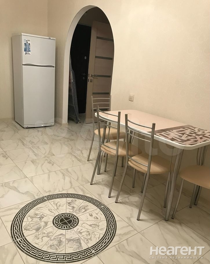 Сдается 1-комнатная квартира, 40 м²