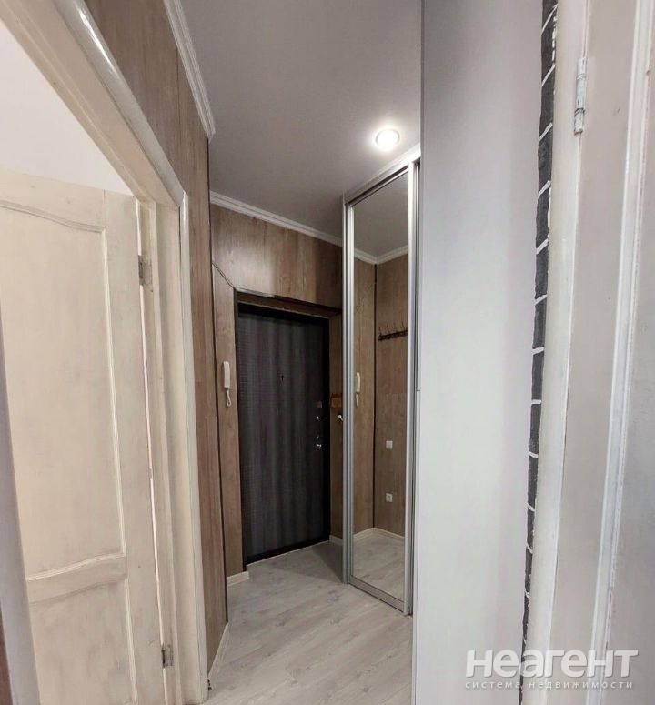 Продается 1-комнатная квартира, 36 м²