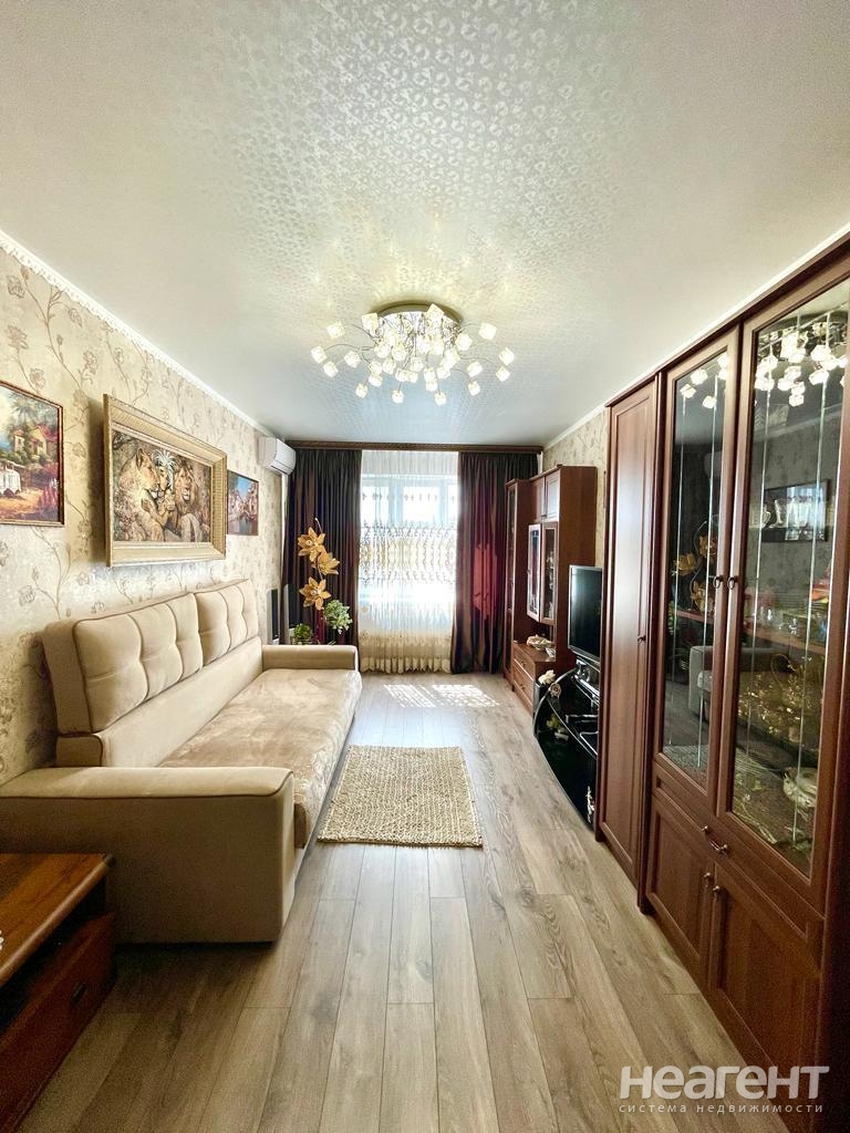 Продается 1-комнатная квартира, 42,5 м²