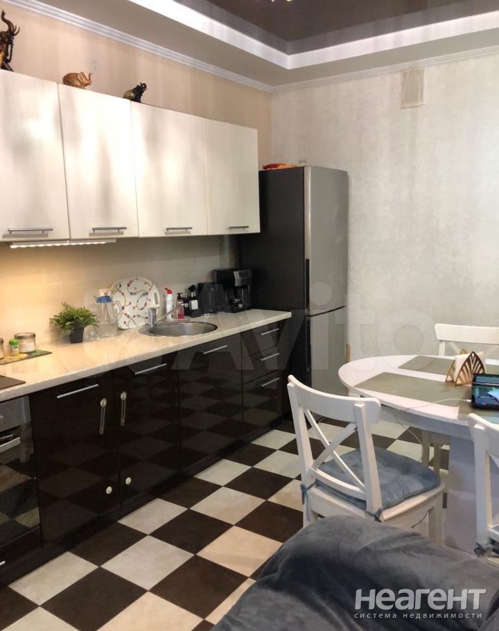 Продается 1-комнатная квартира, 50 м²