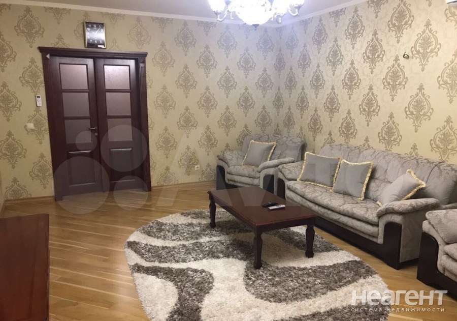 Продается 3-х комнатная квартира, 130 м²