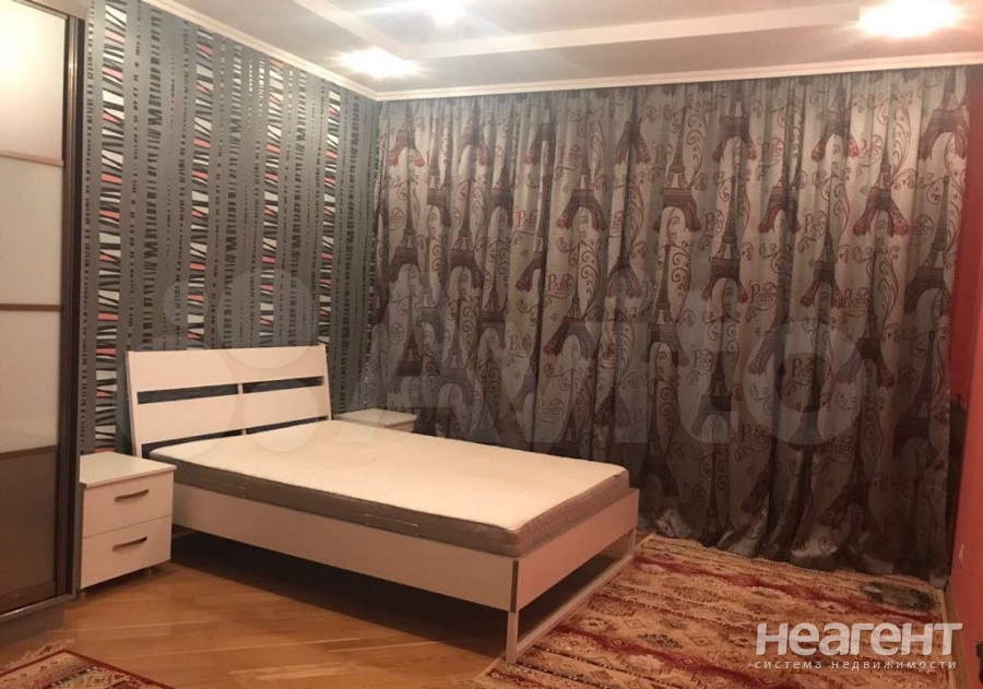 Продается 3-х комнатная квартира, 130 м²