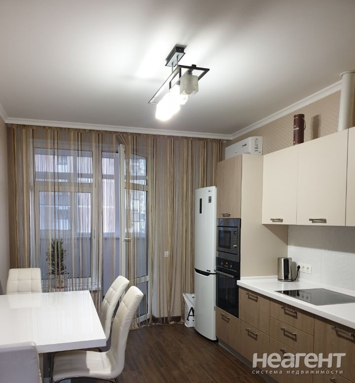 Продается 1-комнатная квартира, 61 м²