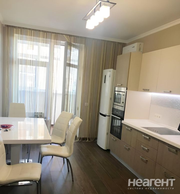 Продается 1-комнатная квартира, 61 м²