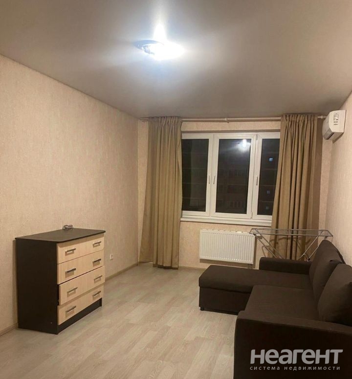 Продается 1-комнатная квартира, 46 м²