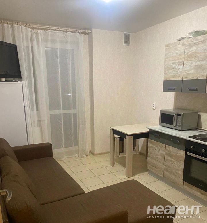 Продается 1-комнатная квартира, 46 м²