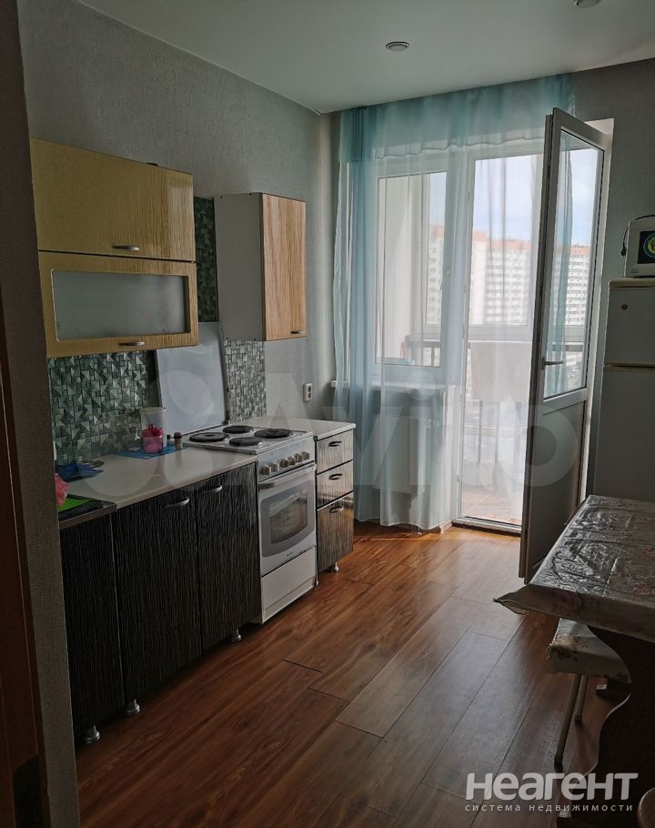 Продается 1-комнатная квартира, 37 м²