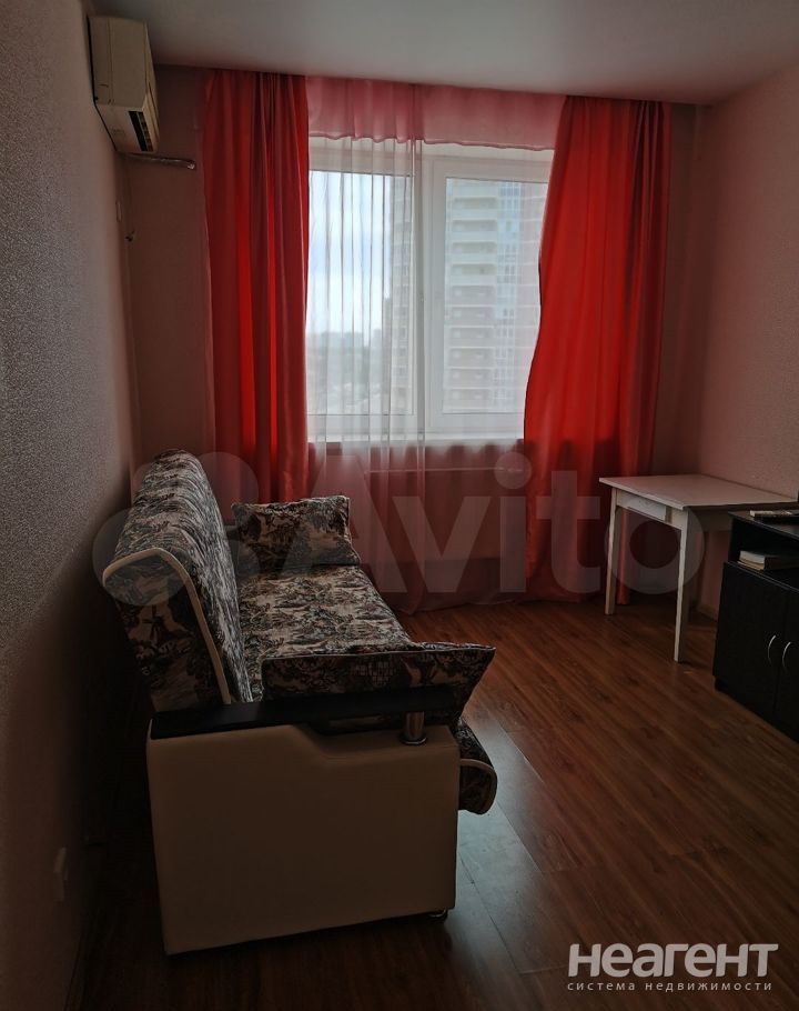 Продается 1-комнатная квартира, 37 м²