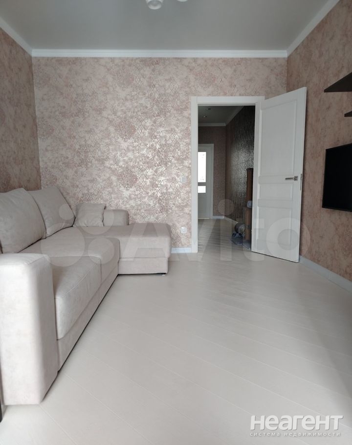 Продается 1-комнатная квартира, 53 м²