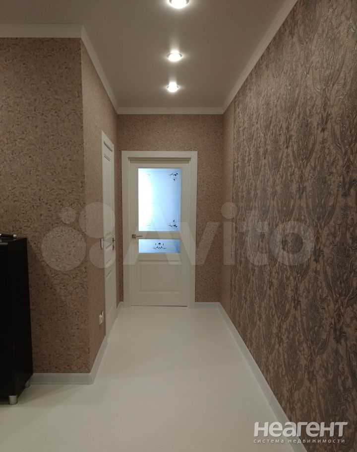 Продается 1-комнатная квартира, 53 м²