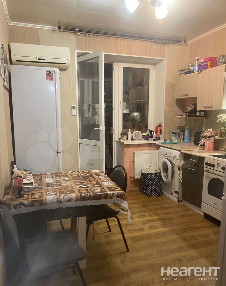 Продается 1-комнатная квартира, 42 м²