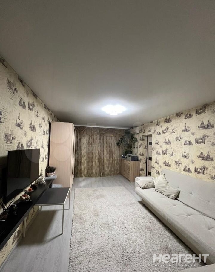 Продается Многокомнатная квартира, 75 м²