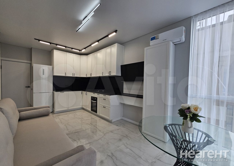 Продается 1-комнатная квартира, 42 м²