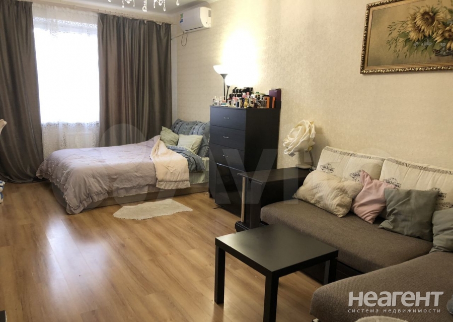 Продается 1-комнатная квартира, 53 м²