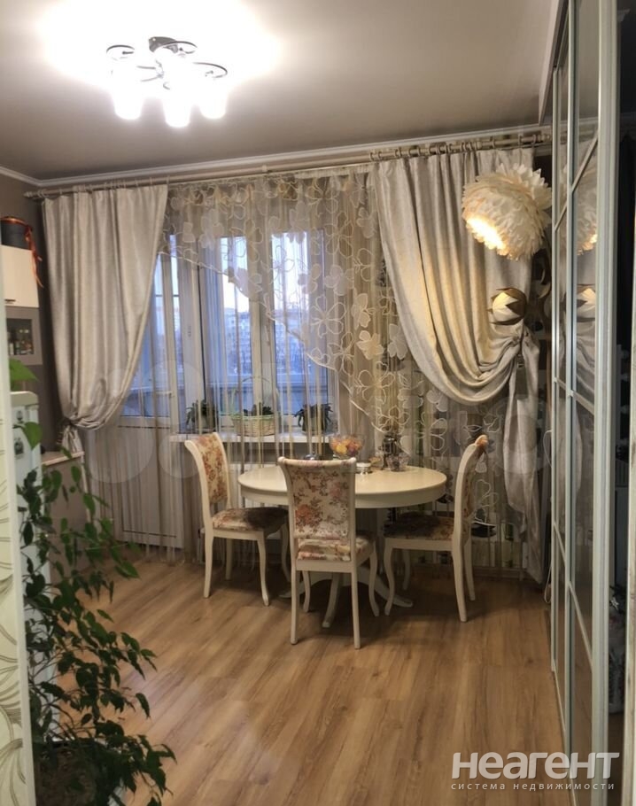 Продается 1-комнатная квартира, 53 м²