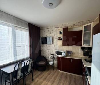 Продается 1-комнатная квартира, 42 м²