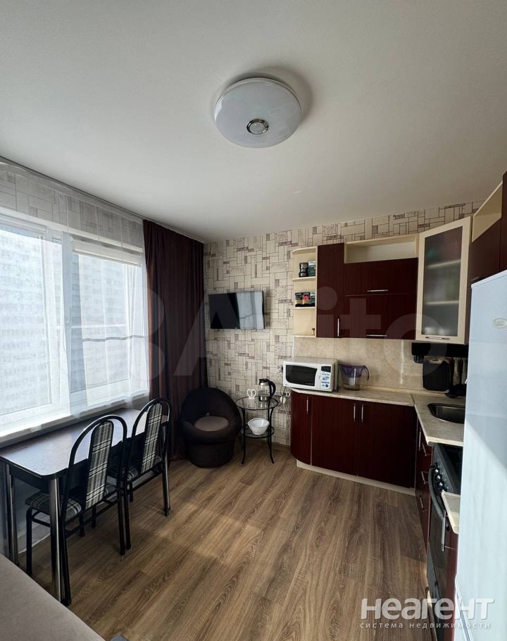 Продается 1-комнатная квартира, 42 м²