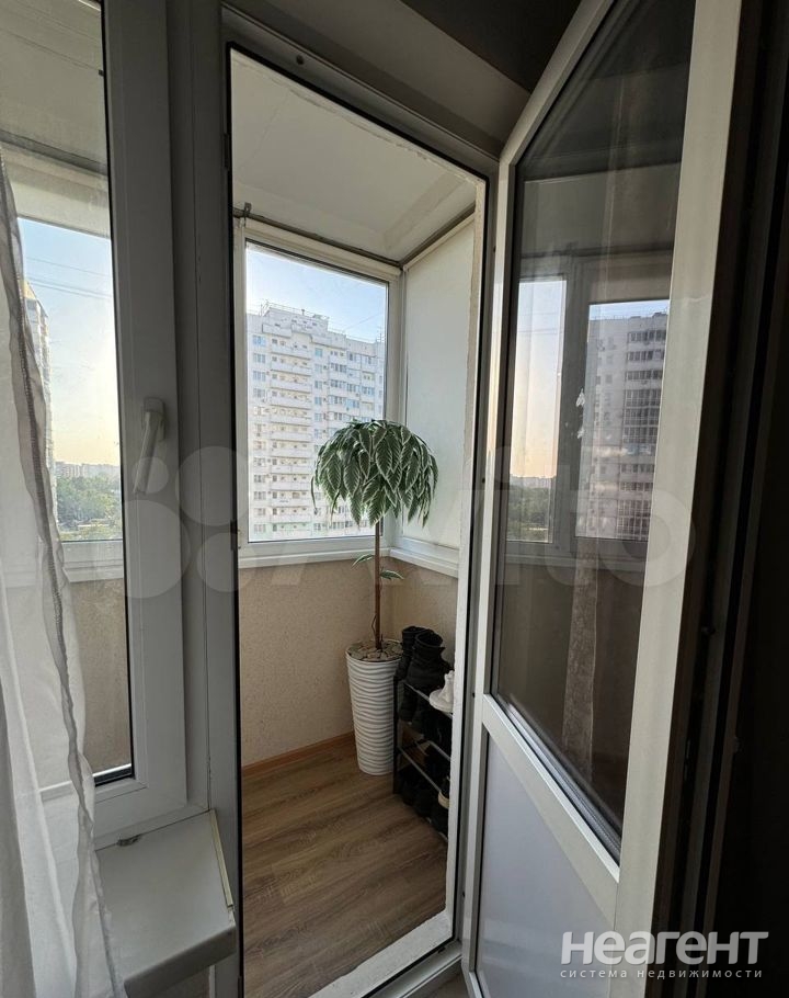 Продается 1-комнатная квартира, 42 м²