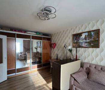 Продается 1-комнатная квартира, 42 м²