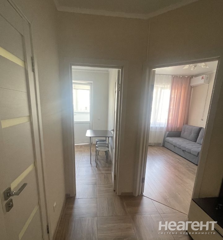 Продается 1-комнатная квартира, 36 м²