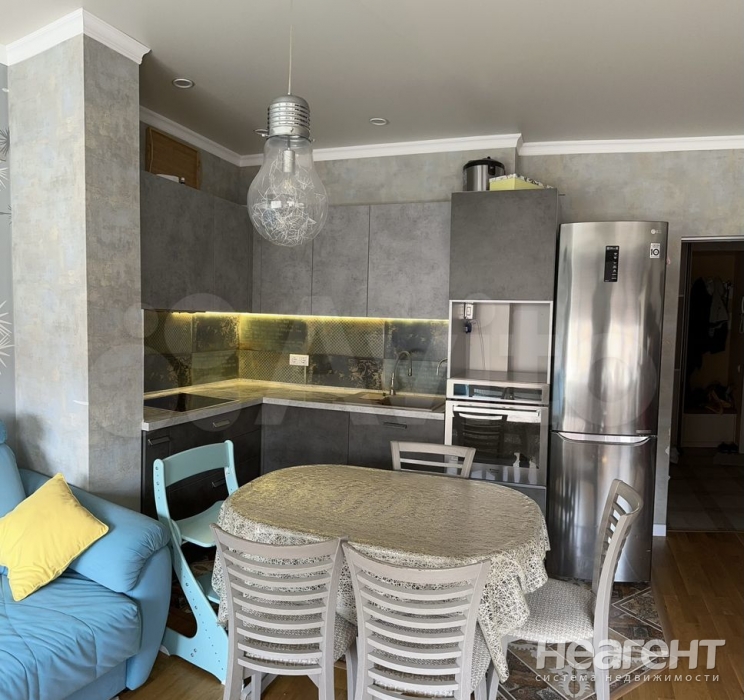 Продается 1-комнатная квартира, 64 м²