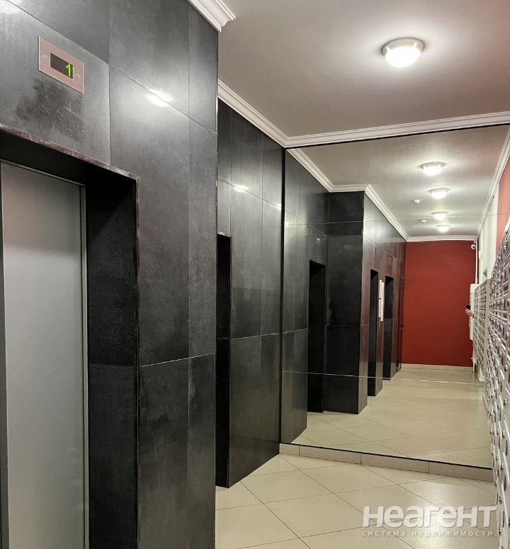 Продается 1-комнатная квартира, 53 м²