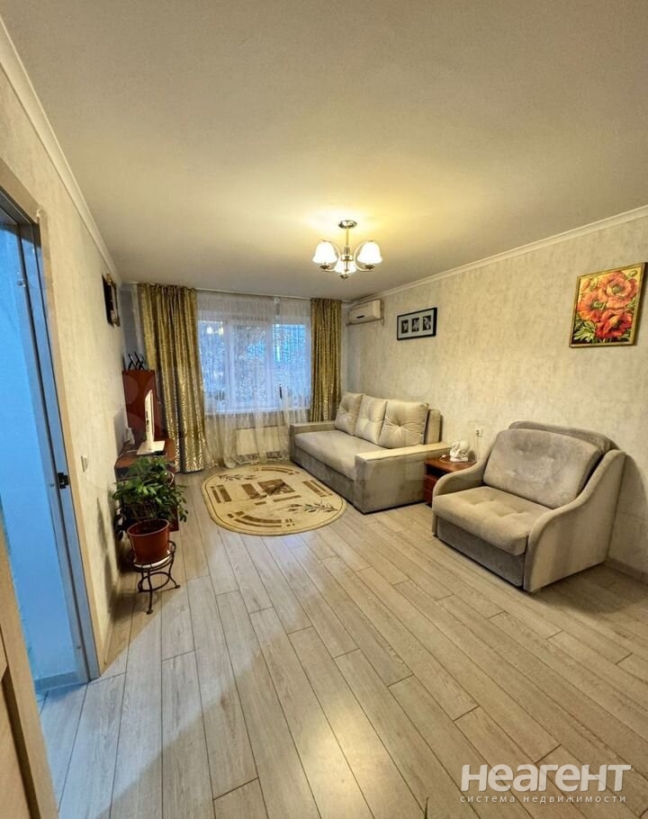 Продается 1-комнатная квартира, 40 м²