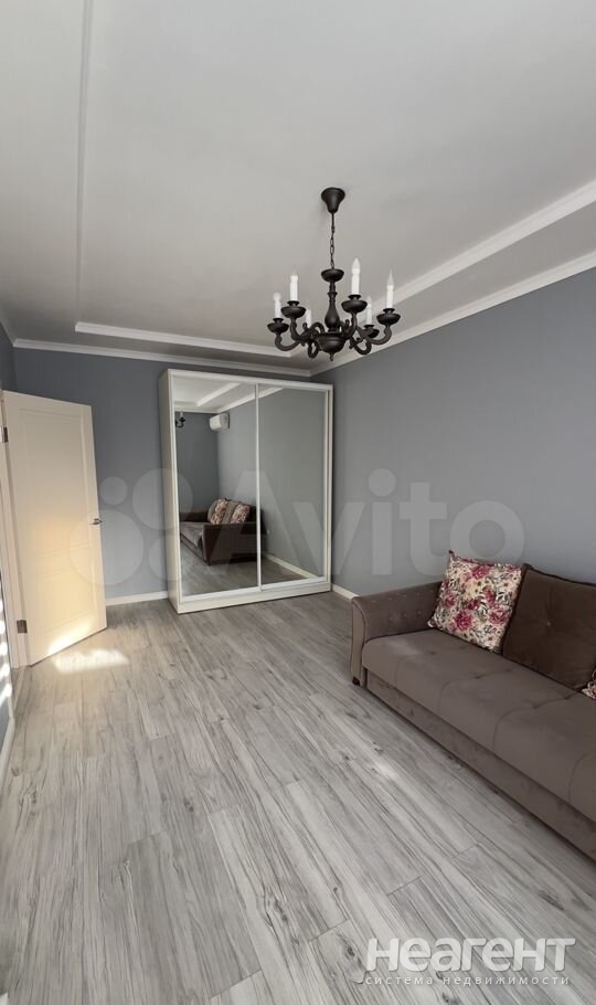 Продается 1-комнатная квартира, 36 м²