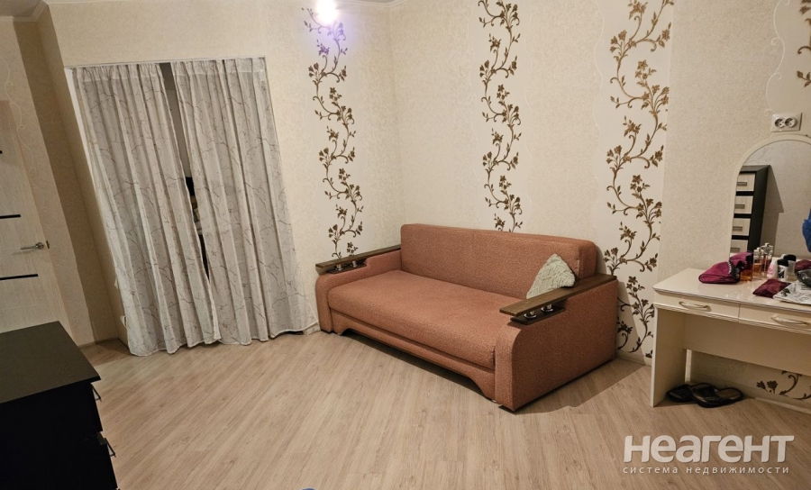 Продается 1-комнатная квартира, 54 м²