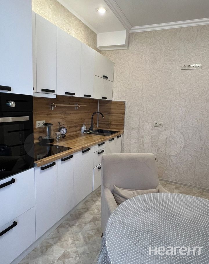 Продается 1-комнатная квартира, 43,9 м²