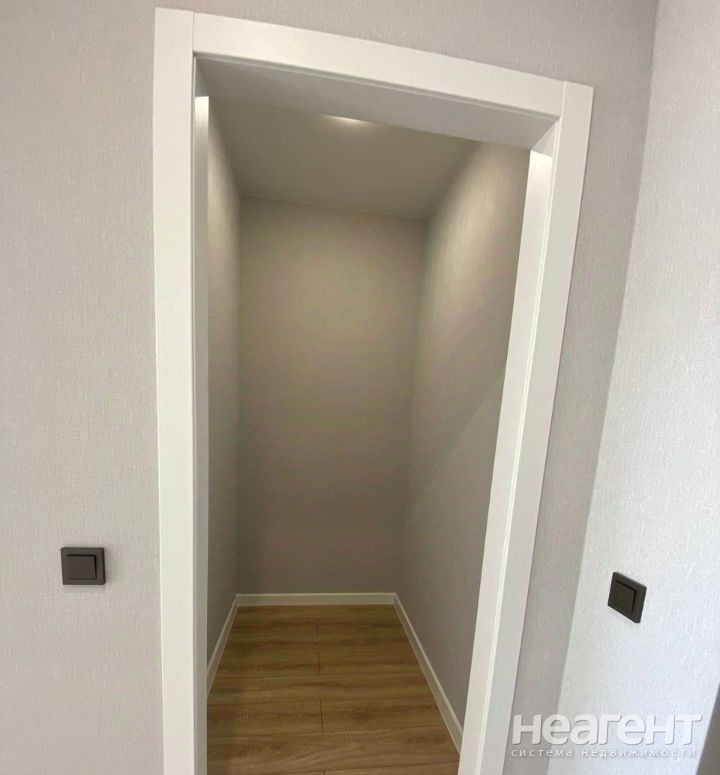 Продается 1-комнатная квартира, 37,3 м²