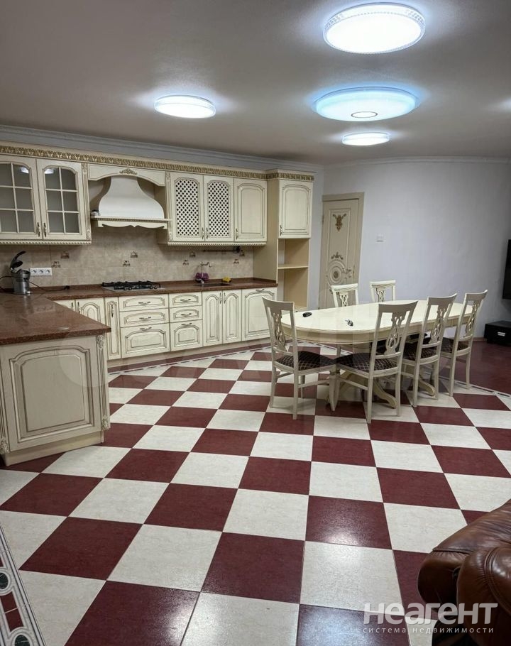 Продается Дом, 451 м²