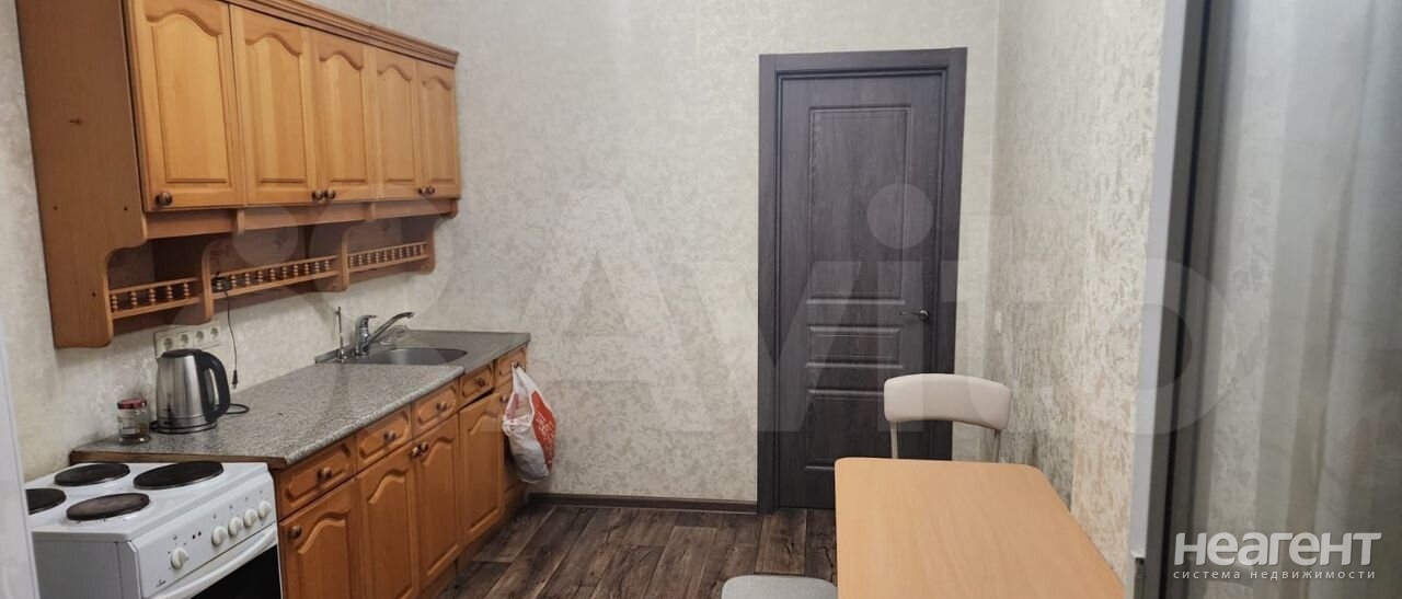 Продается 1-комнатная квартира, 37 м²