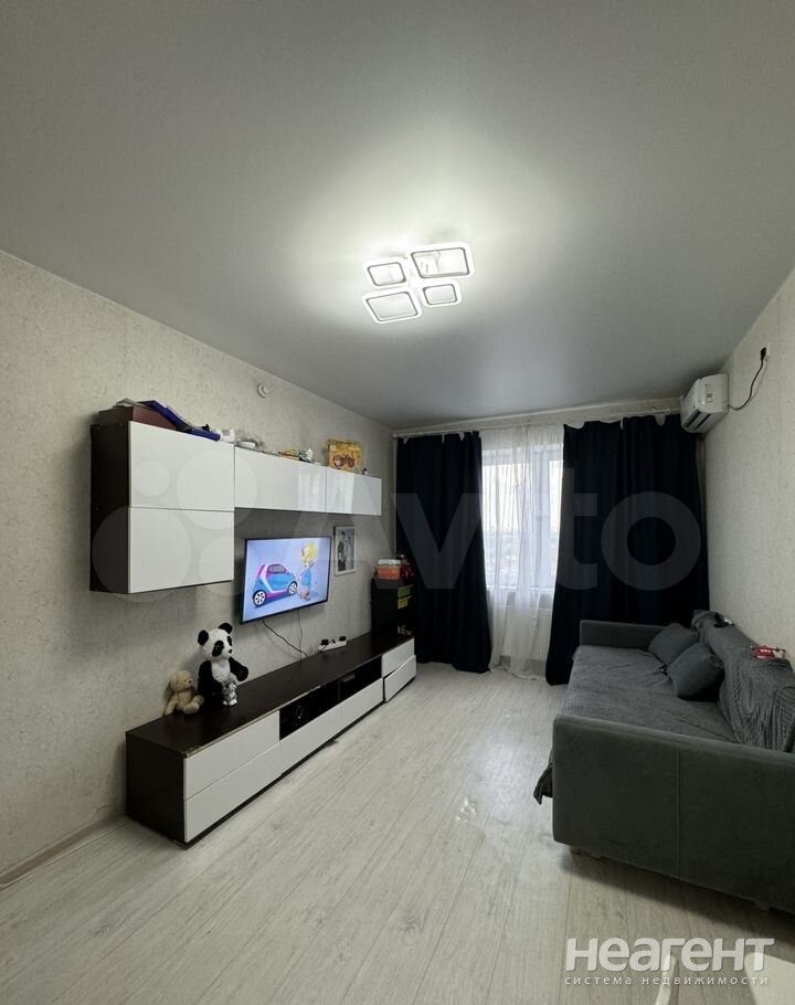 Продается 1-комнатная квартира, 37 м²