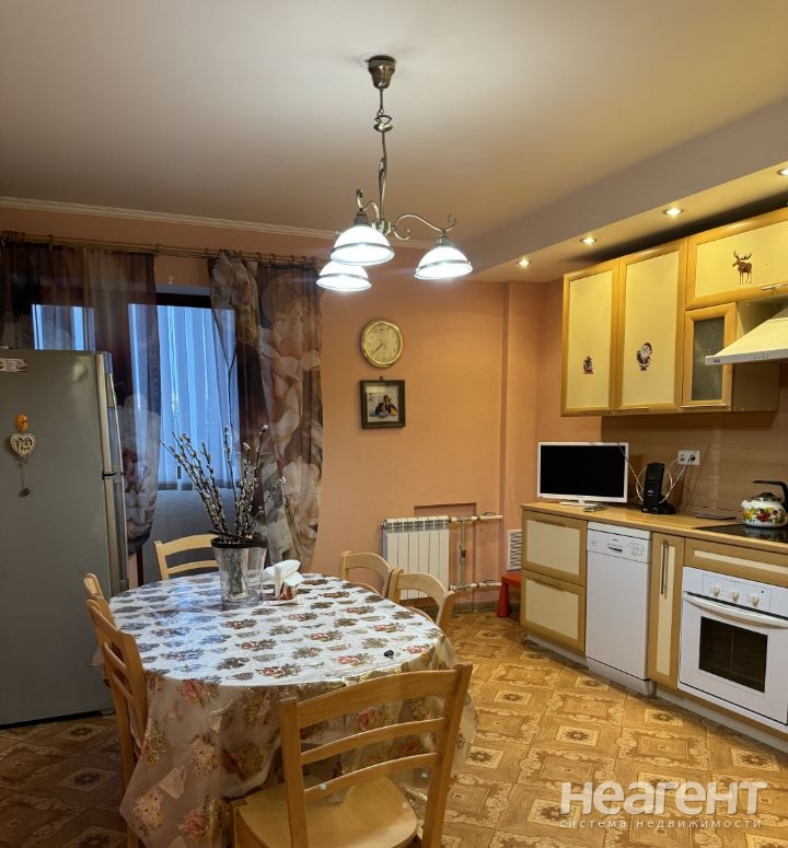 Сдается Многокомнатная квартира, 135 м²