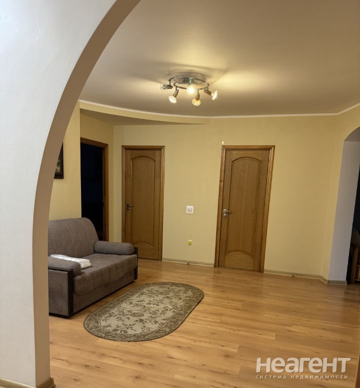 Сдается Многокомнатная квартира, 135 м²