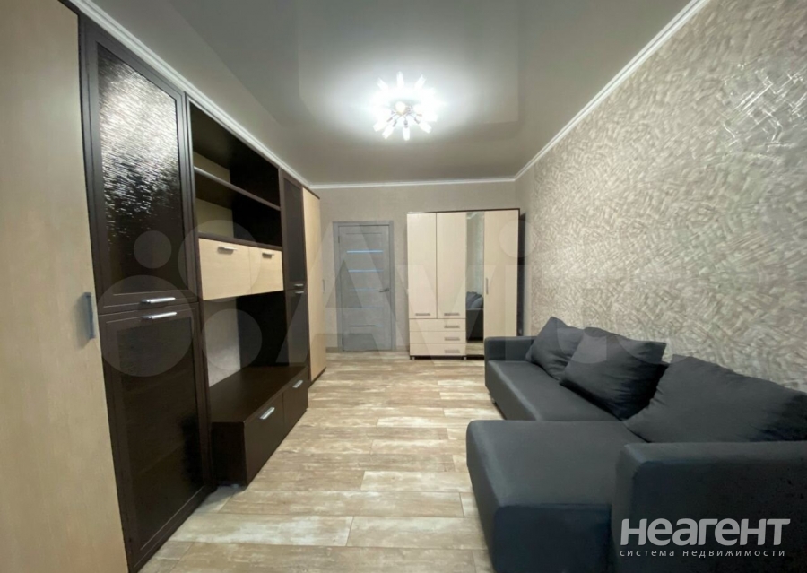 Продается 1-комнатная квартира, 42 м²