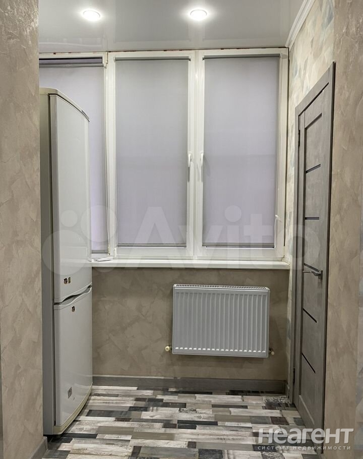 Продается 1-комнатная квартира, 42 м²