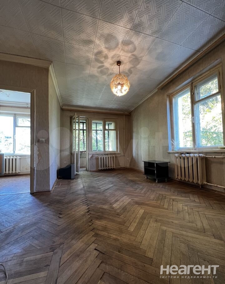 Продается 1-комнатная квартира, 32 м²