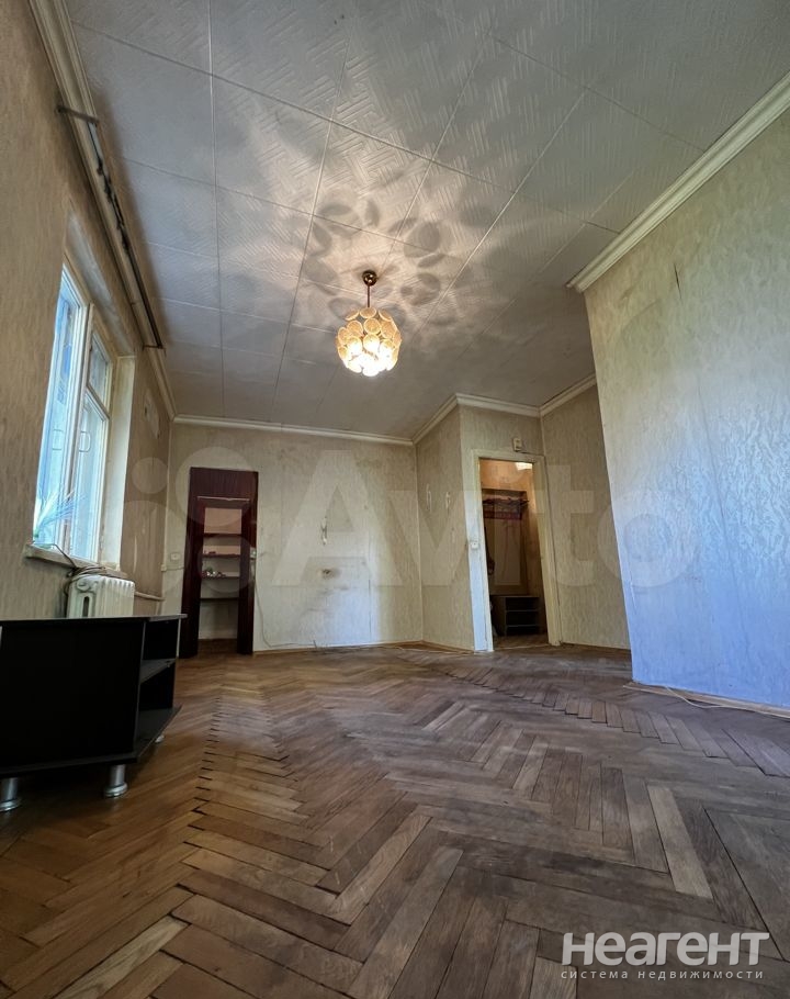 Продается 1-комнатная квартира, 32 м²