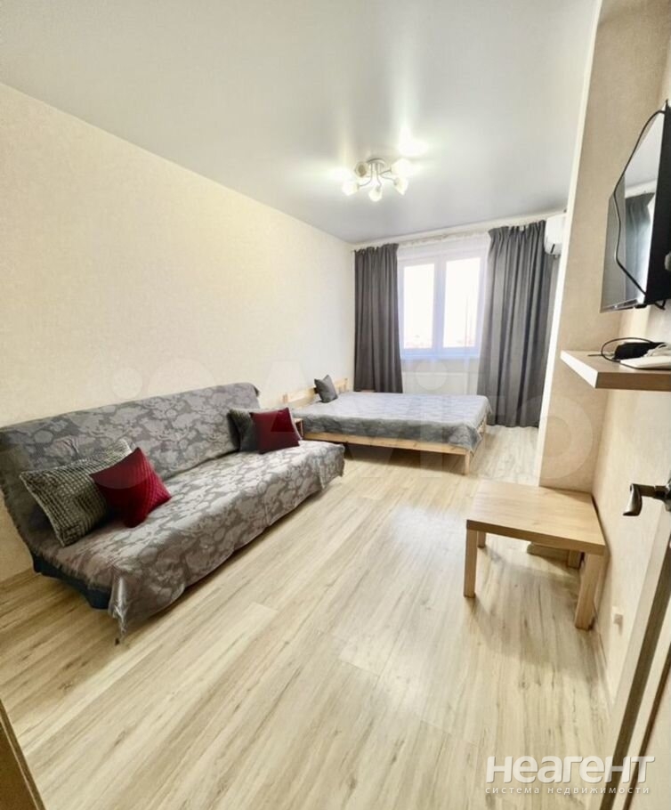 Продается 1-комнатная квартира, 37 м²