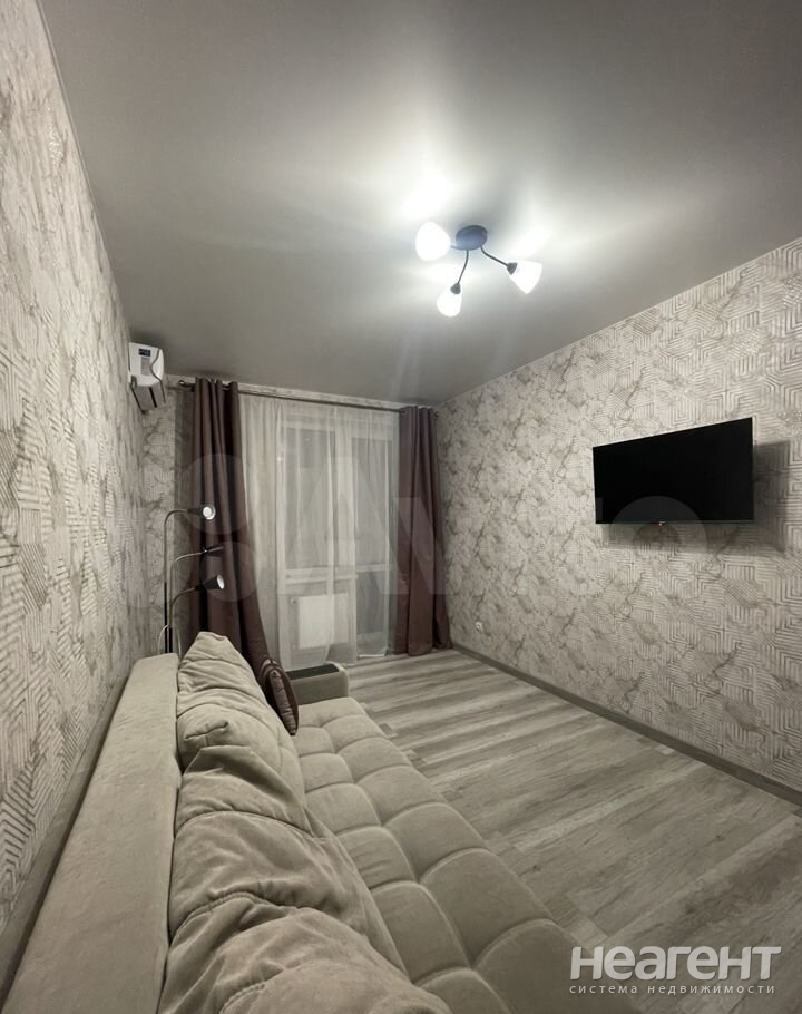 Продается 1-комнатная квартира, 38 м²