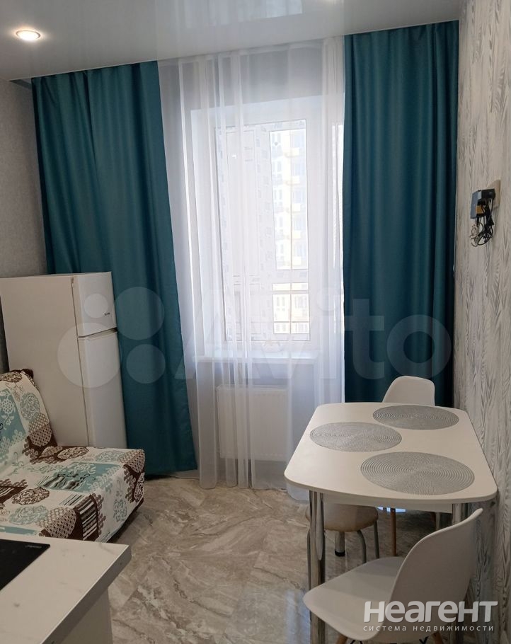 Продается 1-комнатная квартира, 42 м²