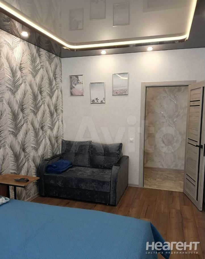 Продается 1-комнатная квартира, 42 м²