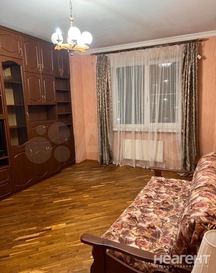 Сдается 2-х комнатная квартира, 90 м²