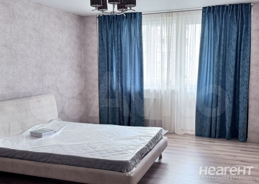 Сдается 2-х комнатная квартира, 93 м²