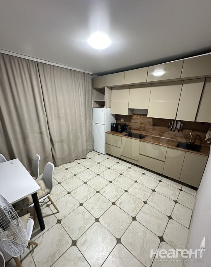 Продается 1-комнатная квартира, 40 м²