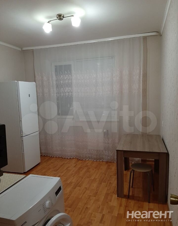 Продается 1-комнатная квартира, 37 м²