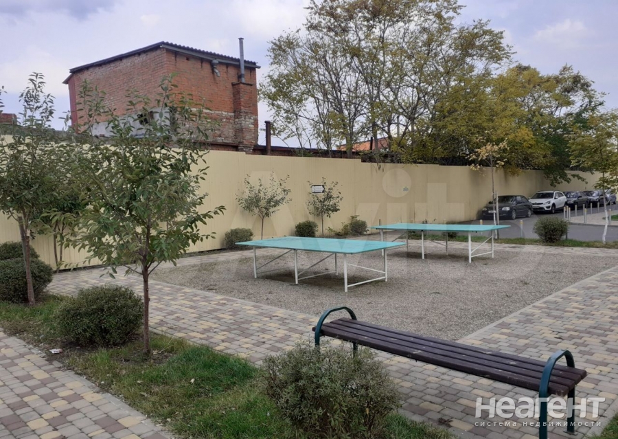 Продается 1-комнатная квартира, 42 м²