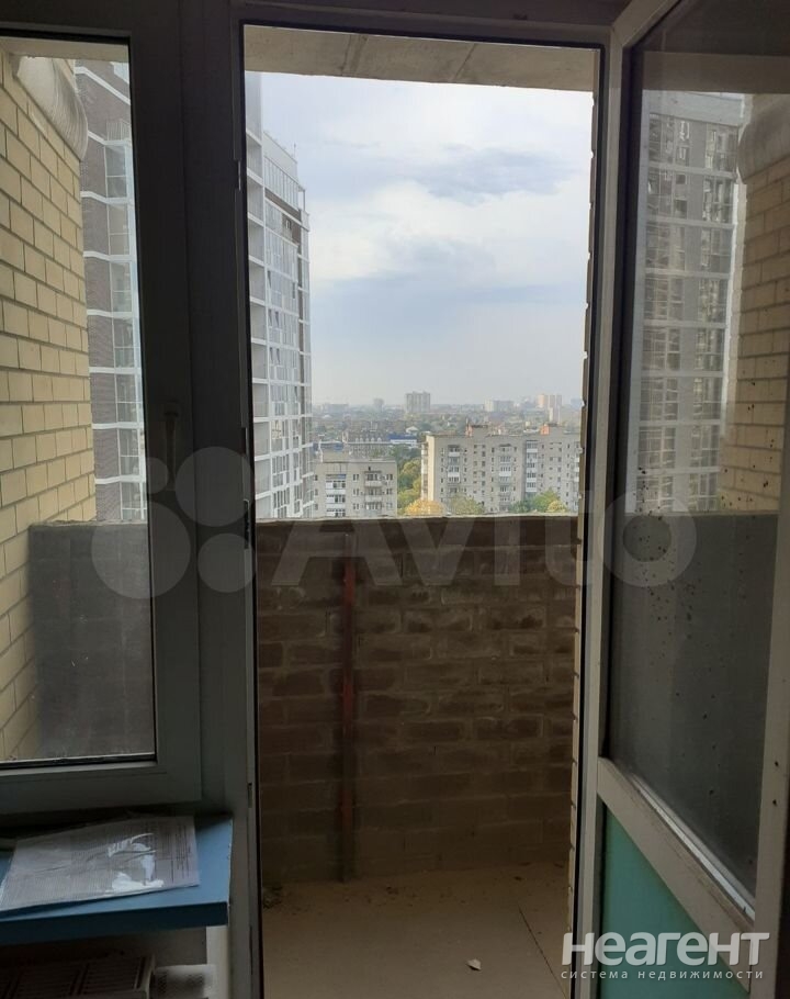 Продается 1-комнатная квартира, 42 м²